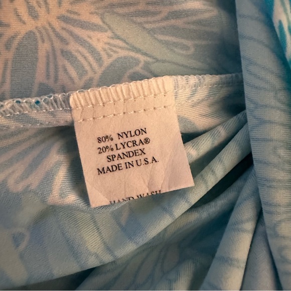 Sea Waves Rash Guard - Picture 5 of 8